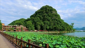 依山傍水