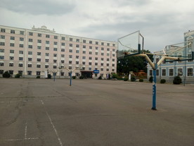 佳木斯大学六号楼篮球场