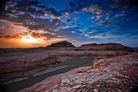 夕阳下的大山风光