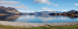 群山 湖水 全景图