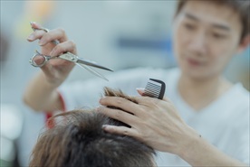 理发 美发 理发师 剪子