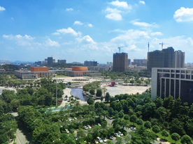蓝天下的城市
