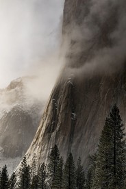 威武高山