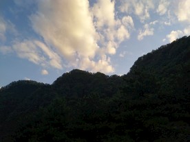 夕阳下的大山风景