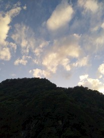 日暮下的大山风景