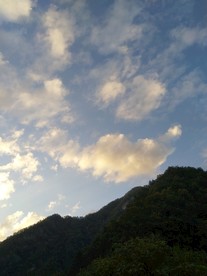 日暮下的大山风景