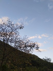 日暮下的大山风景