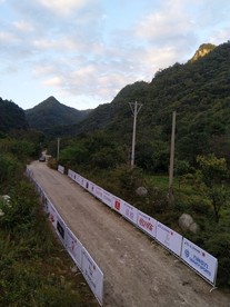 日暮下的大山风景