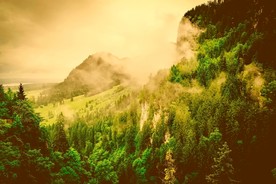 夕阳下的大山风景