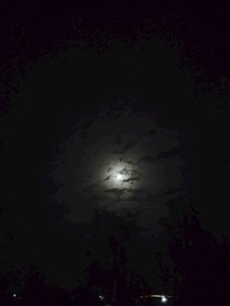 乌云遮月