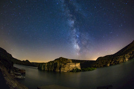 河流夜空风景