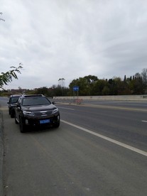 停在路边的汽车
