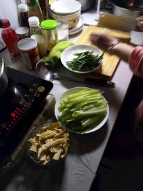桌子上的食材