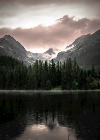阴天山景