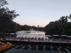 龙沙公园湖水与游船