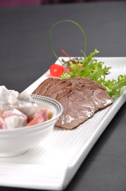 水果沙拉拼牛肉