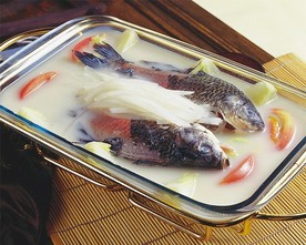 萝卜丝煮鲫鱼