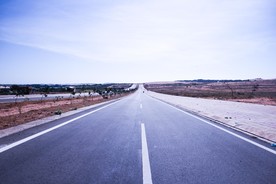 空荡荡的道路
