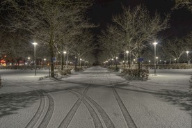 夜色下的城市道路