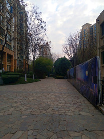 空荡荡的道路