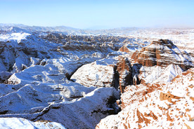 丹霞雪景