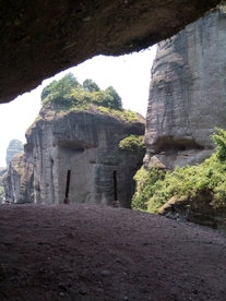 霍山悬崖洞穴
