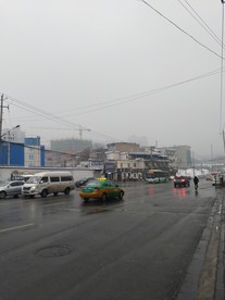 雪天下的城市街道