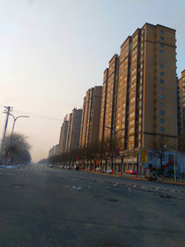 夕阳下的城市高楼