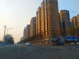 夕阳下的城市高楼