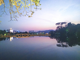 湖面夜色