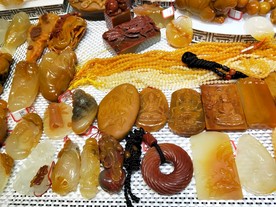 黄龙玉 玉摆