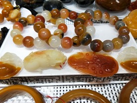 黄龙玉 玉摆