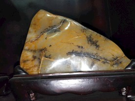 黄龙玉 玉摆