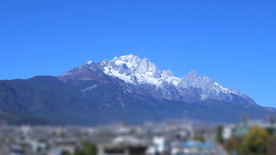 雪山远景