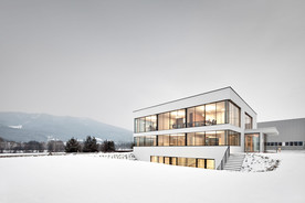 雪景中的建筑