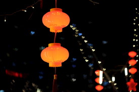 大红灯笼高高挂