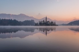远山湖泊