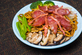香肠肉丝 炒面 香肠炒面 肉丝