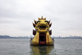 杭州西湖金龙游船