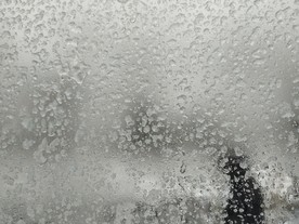 雨夹雪玻璃透视景