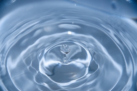 水溅起