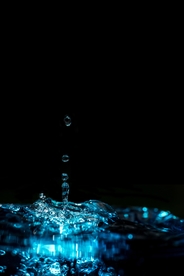 水溅起