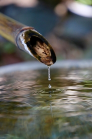 水溅起