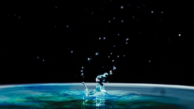 水溅起