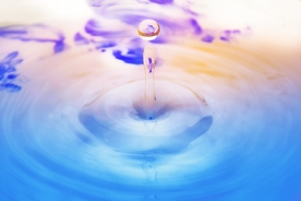 水溅起
