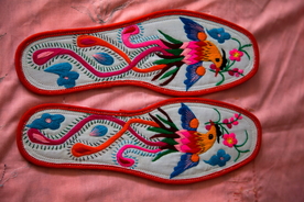 手工绣花鞋垫