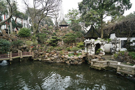 上海豫园的假山和湖