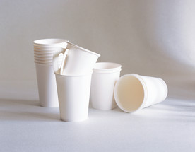 白色纸杯