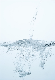 水花溅起