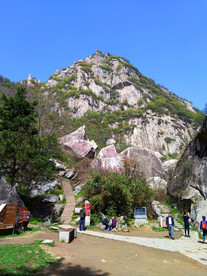 蓝天下的大山风景